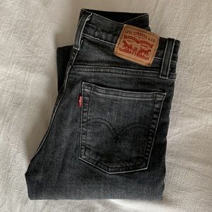 Washed black Levi’s Wedgie Skinny size 25